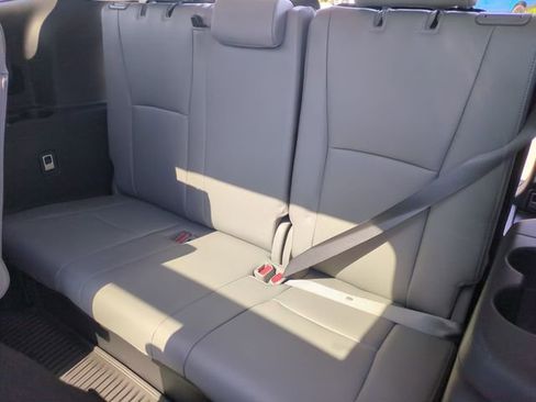 Used 2023 Toyota Highlander Platinum FWD image 31