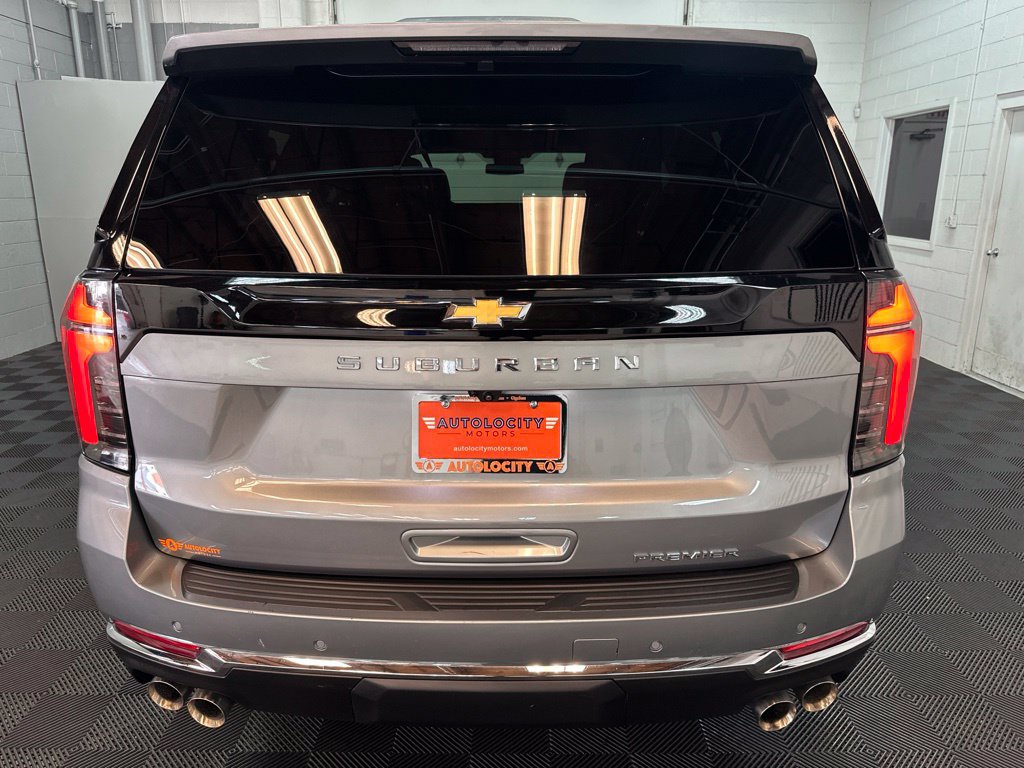 Used 2025 Chevrolet Suburban Premier AWD/4WD image 8
