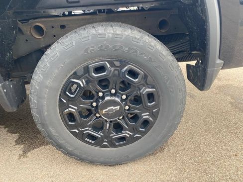 Used 2024 Chevrolet Silverado 2500 LT w/ Midnight Edition AWD/4WD image 13