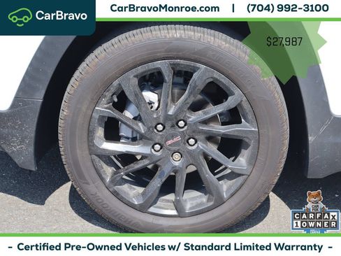 Certified 2024 GMC Terrain SLT w/ Infotainment Package II FWD image 12