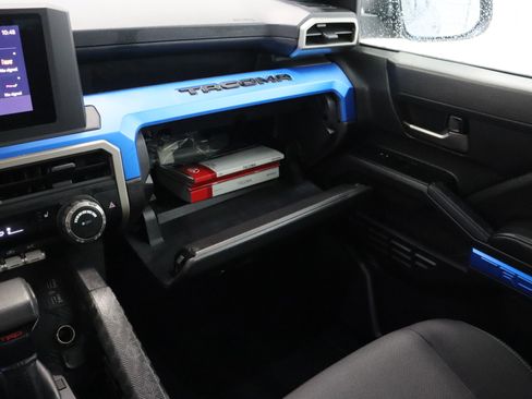 Certified 2025 Toyota Tacoma TRD Off-Road AWD/4WD image 24