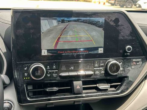 Used 2023 Toyota Highlander Limited image 33