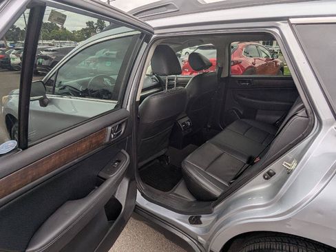 Used 2016 Subaru Outback 2.5i Limited AWD/4WD image 12