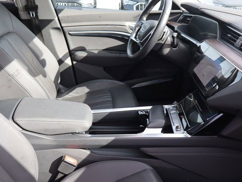 Used 2020 Audi e-tron Premium Plus image 14