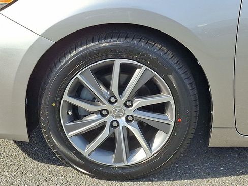 Used 2018 Lexus ES 300h image 9