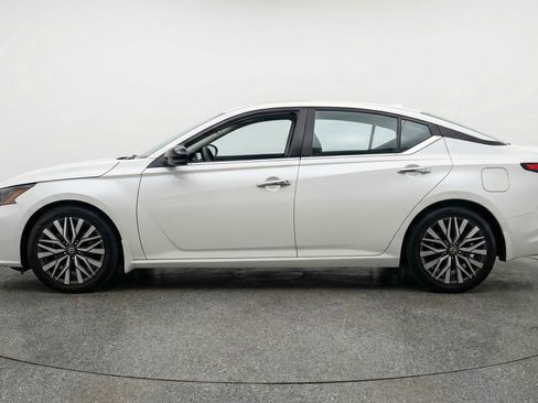 Used 2025 Nissan Altima 2.5 SV FWD image 5