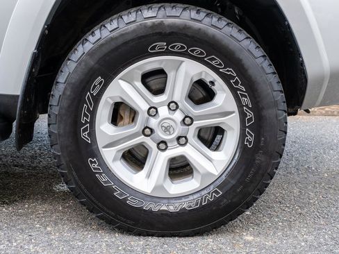 Used 2022 Toyota 4Runner SR5 Premium w/ Moonroof Package AWD/4WD image 33