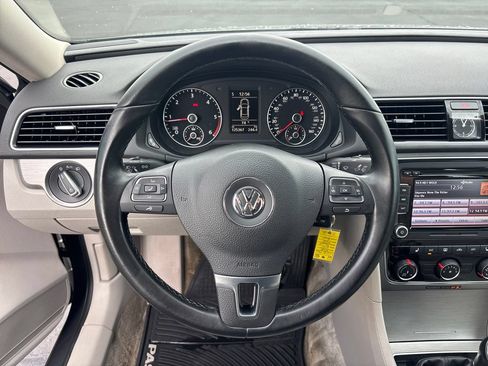 Used 2015 Volkswagen Passat TDI SE FWD image 18