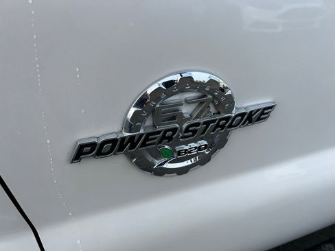 Used 2014 Ford F350 Lariat w/ Lariat Interior Package image 11