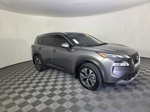 Used 2023 Nissan Rogue SV w/ SV Premium B Package FWD image 2