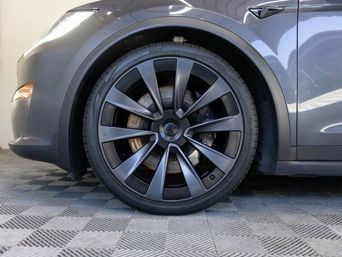 Used 2022 Tesla Model X Plaid image 9