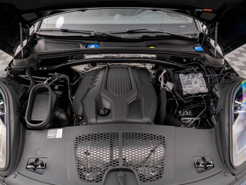 New 2026 Porsche Macan image 30