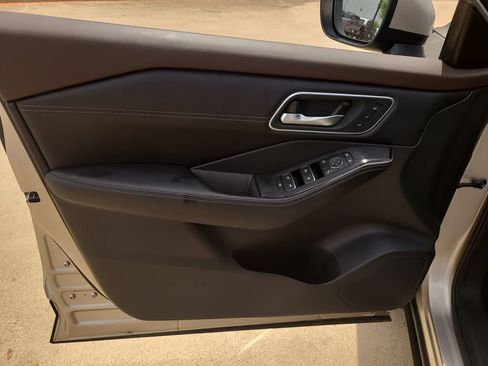 Certified 2023 Nissan Rogue Platinum FWD image 18