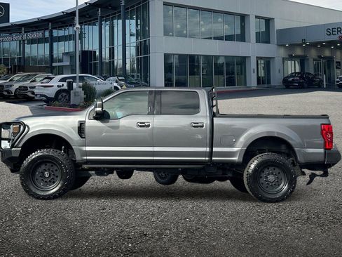 Used 2022 Ford F250 Lariat w/ Black Appearance Package image 7