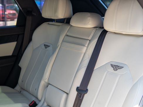 Used 2023 Bentley Bentayga Extended Wheelbase AWD/4WD image 24