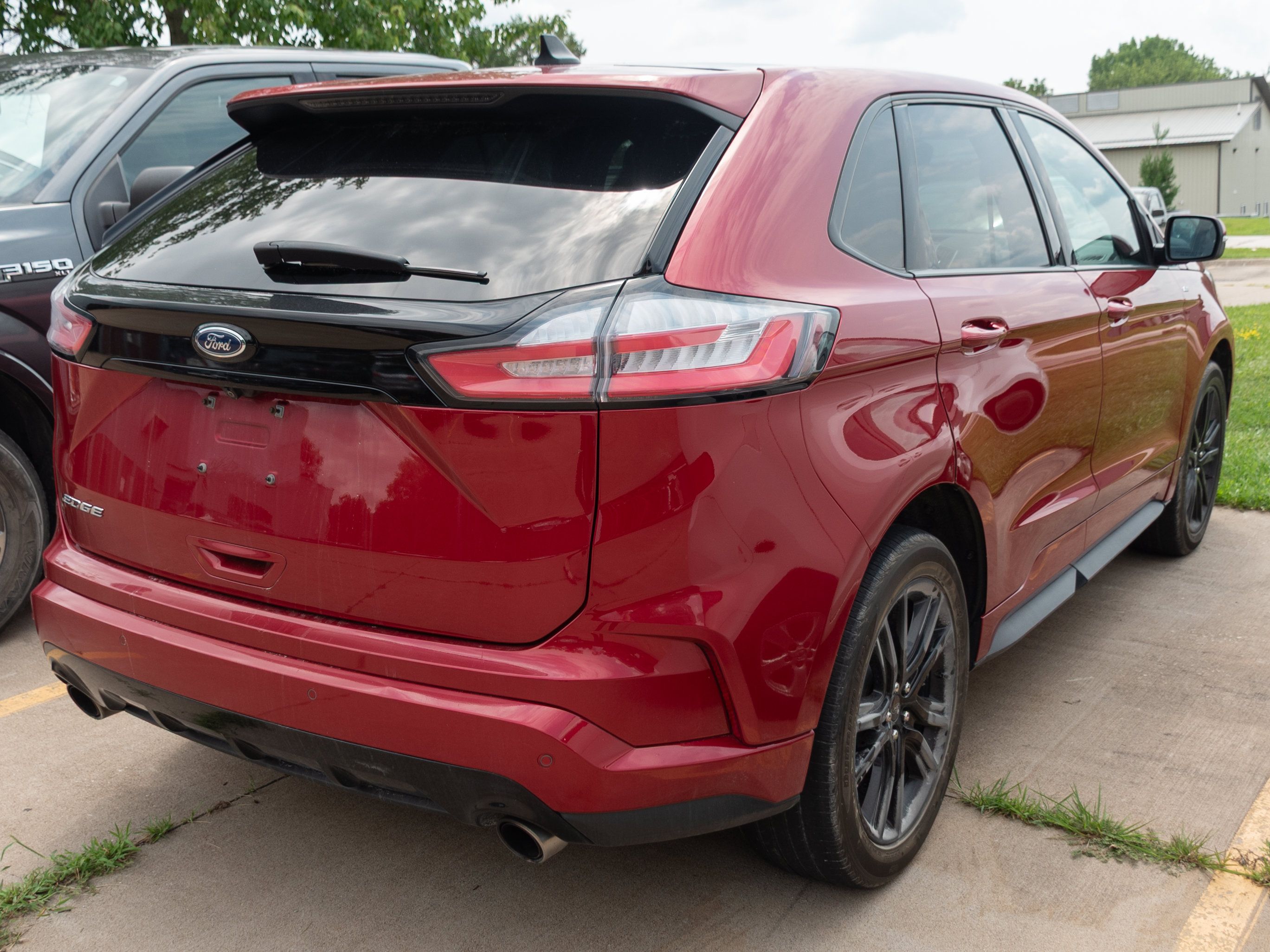Used 2020 Ford Edge ST-Line w/ Cold Weather Package AWD/4WD image 7