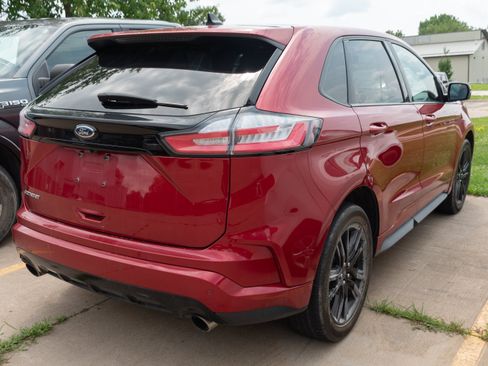 Used 2020 Ford Edge ST-Line w/ Cold Weather Package AWD/4WD image 7