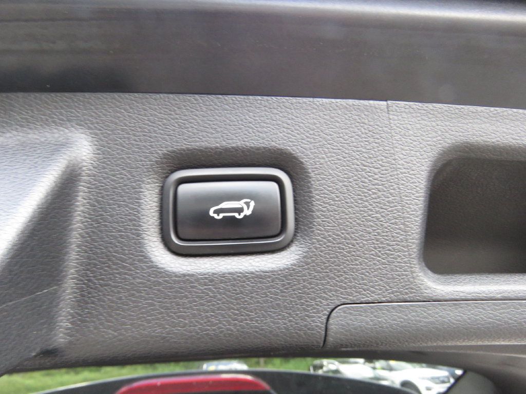 Used 2021 Hyundai Santa Fe Limited AWD/4WD image 18