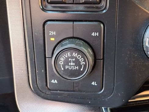 Used 2022 Ford F150 Platinum w/ FX4 Off-Road Package AWD/4WD image 24