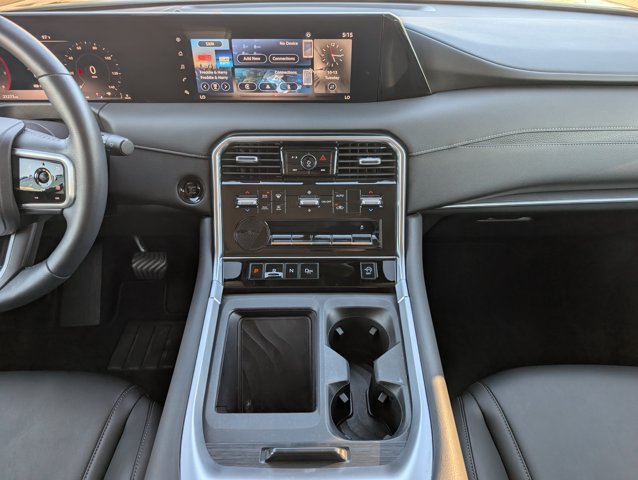 Used 2025 Nissan Armada SV RWD image 7