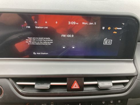 Used 2024 Kia Seltos EX image 12