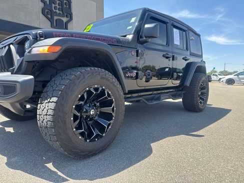 Used 2023 Jeep Wrangler Unlimited Rubicon w/ Cold Weather Group AWD/4WD image 2