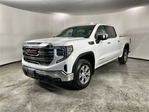 Certified 2025 GMC Sierra 1500 SLT image 4