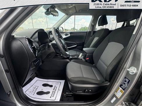 Used 2025 Kia Soul S FWD image 9
