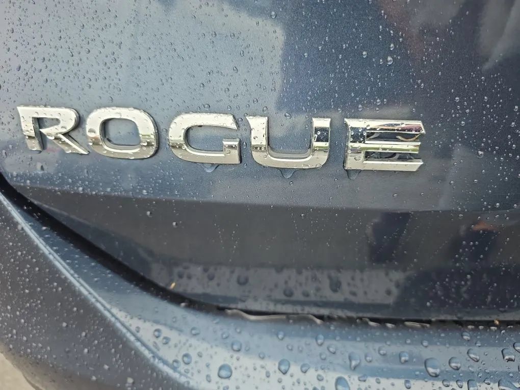 Used 2016 Nissan Rogue SV w/ SV Premium Package AWD/4WD image 16