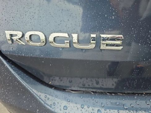 Used 2016 Nissan Rogue SV w/ SV Premium Package AWD/4WD image 16