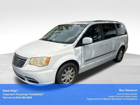 Used 2014 Chrysler Town & Country Touring FWD image 1