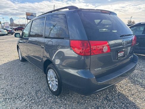 Used 2010 Toyota Sienna LE image 3