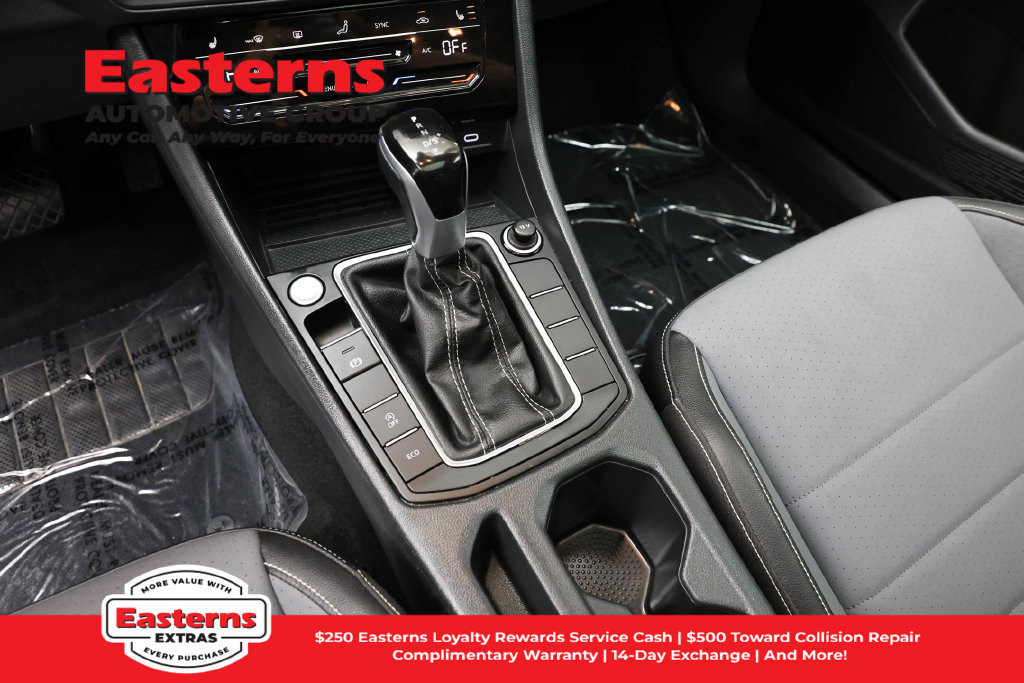 Used 2025 Volkswagen Jetta SE FWD image 14