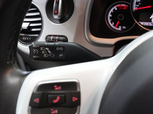 Used 2018 Volkswagen Beetle 2.0T SE FWD image 55