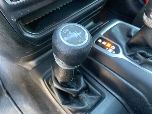 Used 2019 Jeep Wrangler Sport AWD/4WD image 16