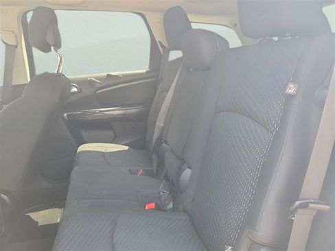 Used 2018 Dodge Journey SE w/ Connectivity Group FWD image 10