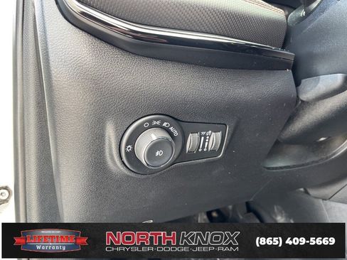 Used 2024 Jeep Compass Trailhawk image 7