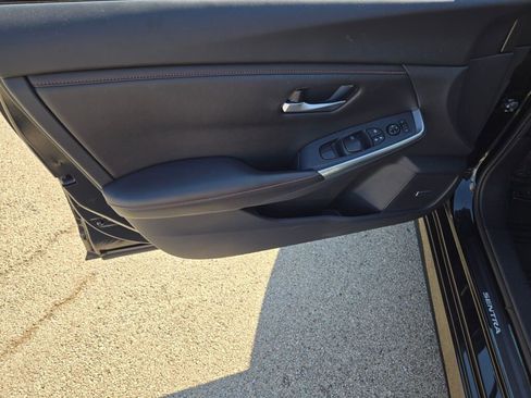 Used 2024 Nissan Sentra SR w/ SR Premium Package image 17