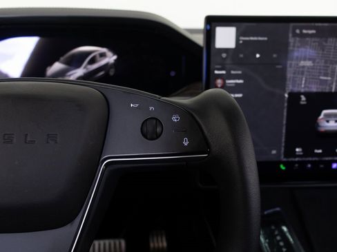 Used 2023 Tesla Model X image 29