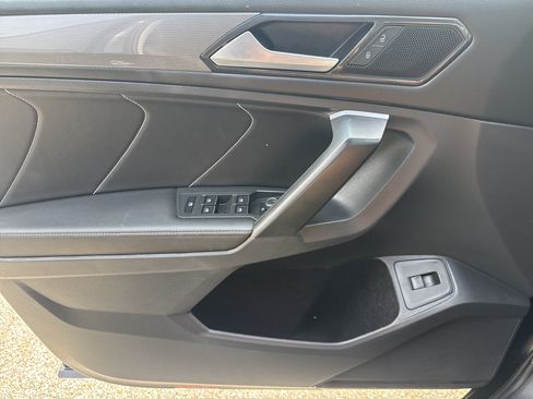 Used 2024 Volkswagen Tiguan SE FWD image 9