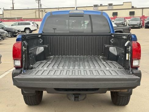 Used 2018 Toyota Tacoma SR5 RWD image 31