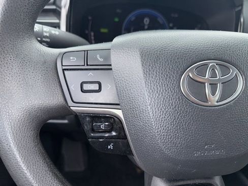 Used 2025 Toyota Camry LE image 31