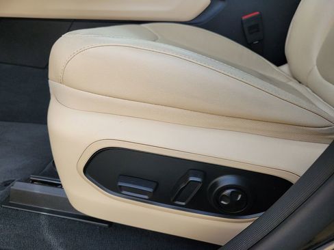 Used 2023 Jeep Grand Cherokee Limited image 12