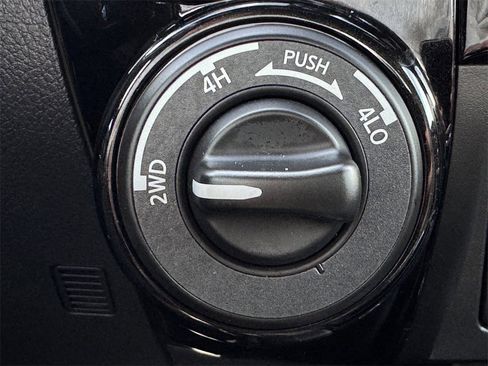 Used 2024 Nissan Titan Platinum Reserve w/ Moonroof Package image 22