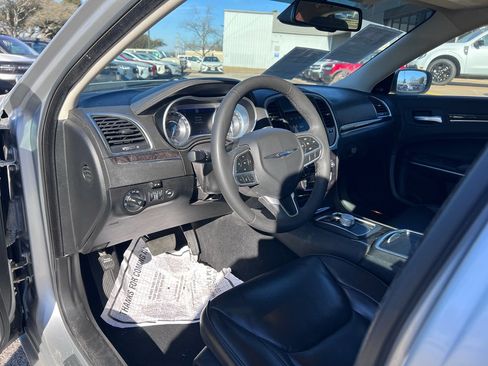 Used 2022 Chrysler 300 Touring L w/ Comfort Group image 31