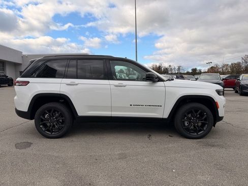 New 2025 Jeep Grand Cherokee Limited image 3