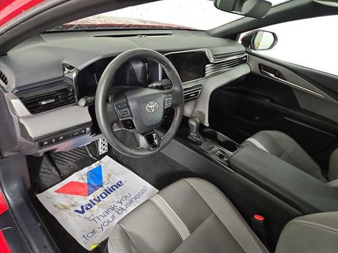 Used 2025 Toyota Camry SE w/ Convenience Package image 15