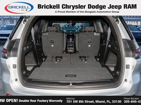 New 2025 Jeep Grand Cherokee L Laredo image 10