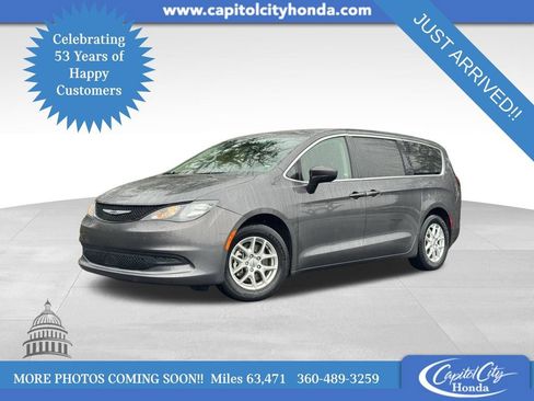 Used 2022 Chrysler Voyager LX image 1