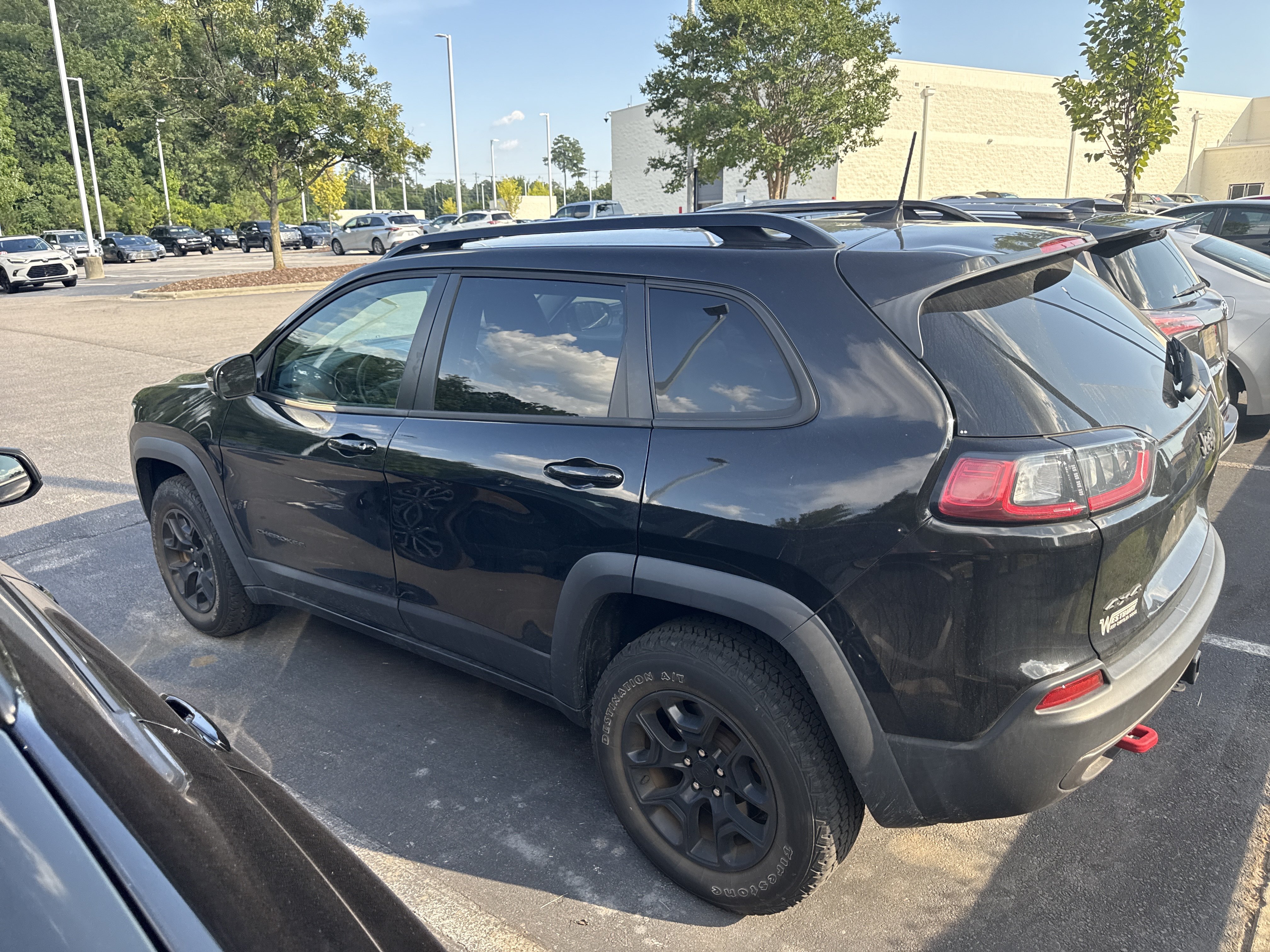 Used 2022 Jeep Cherokee Trailhawk w/ Premium Leather Package AWD/4WD image 44